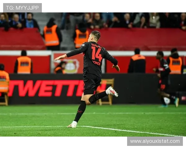 勒沃库森2-0完胜法兰克福，希克头球锁定胜局